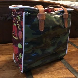 Gorgeous camo floral Consuela tote